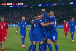 法国2-0领先！姆巴佩禁区内传中助攻，拉比奥特头球破门！