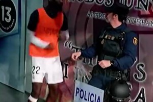 吕迪格是真的敢整蛊警察啊，还好有摄像头在要不然给你一巴掌