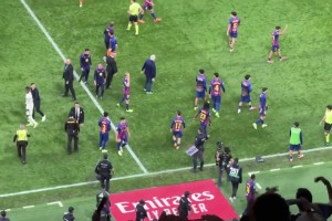 未参与谢场，亚马尔和维尼修斯隔空叫板后直接返回更衣室