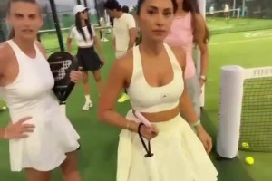 美国博主问安东内拉：你是做什么工作的？